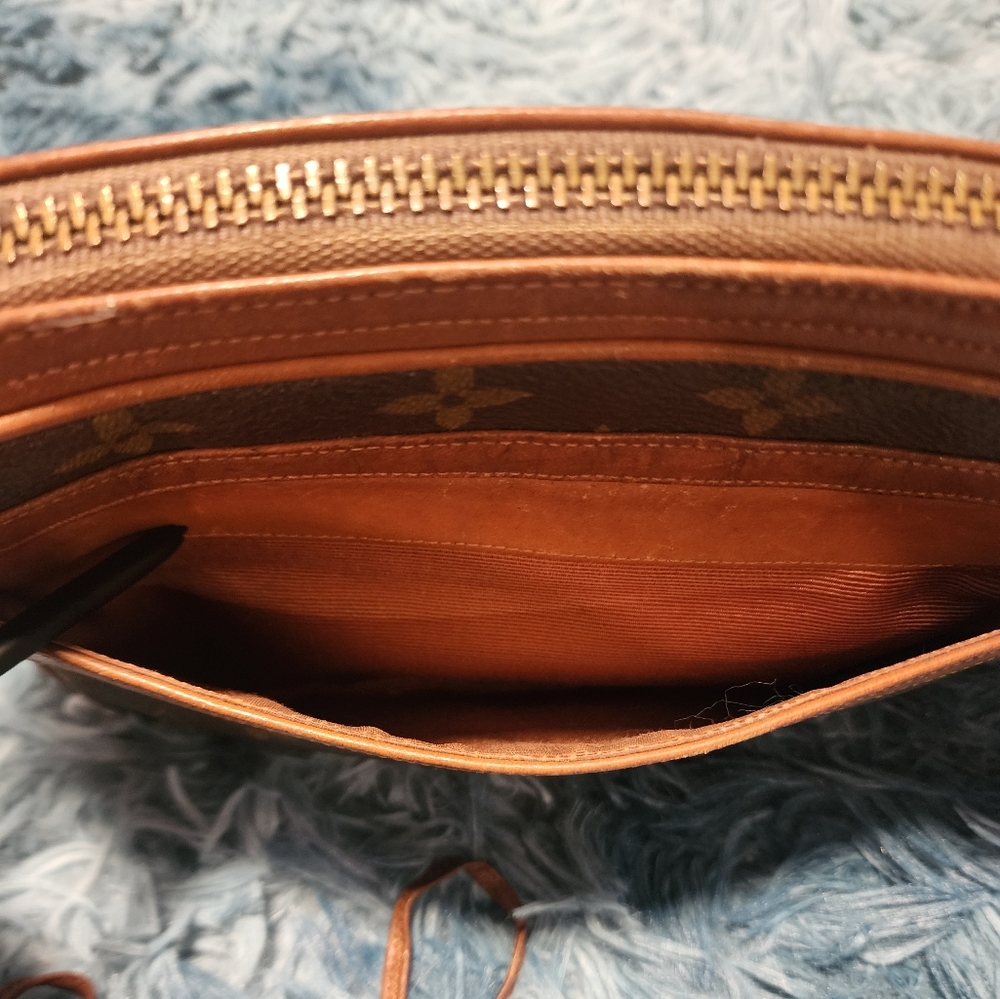 Authentic Vintage Exclusive Edition Louis Vuitton Bag - Picture 10 of 11